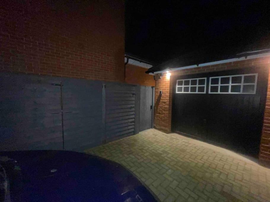 Modern Stylish Studio Flat Near Leigh On Sea. Hadleigh  Exterior photo