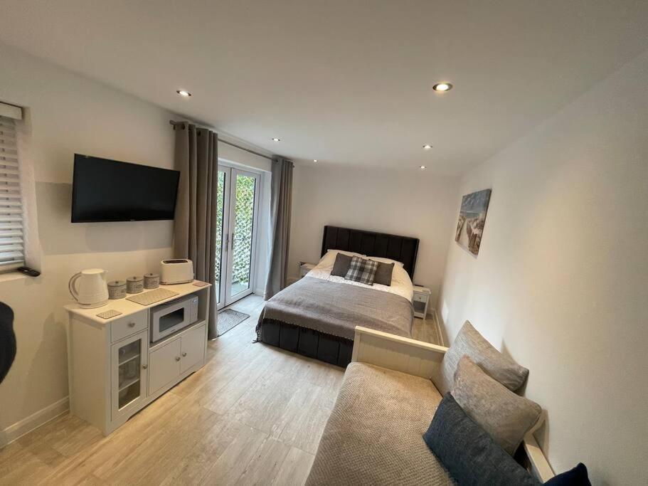 Modern Stylish Studio Flat Near Leigh On Sea. Hadleigh  Exterior photo