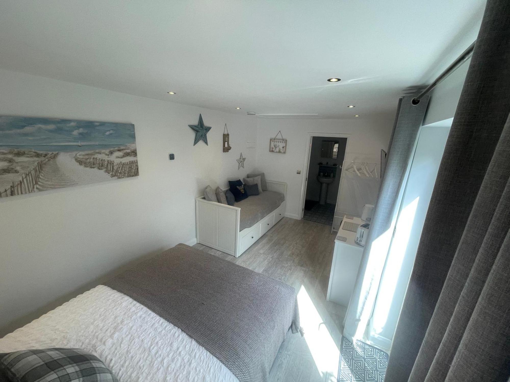 Modern Stylish Studio Flat Near Leigh On Sea. Hadleigh  Exterior photo